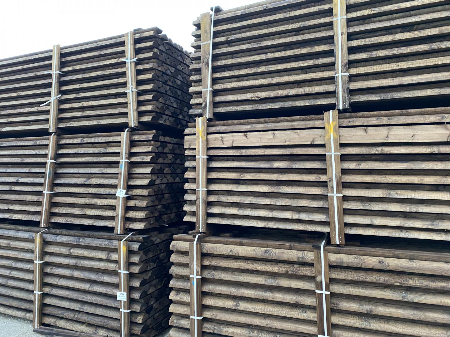 palettes de demi rond en diamètre 12cm en bois de pin pour clôtures
