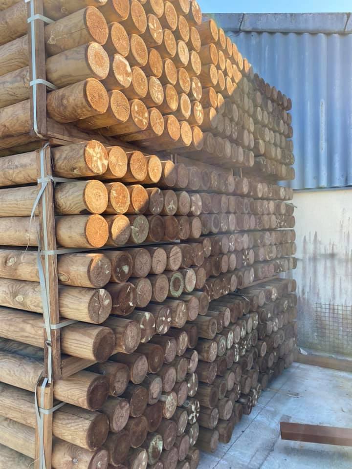 poteaux de clôture en bois