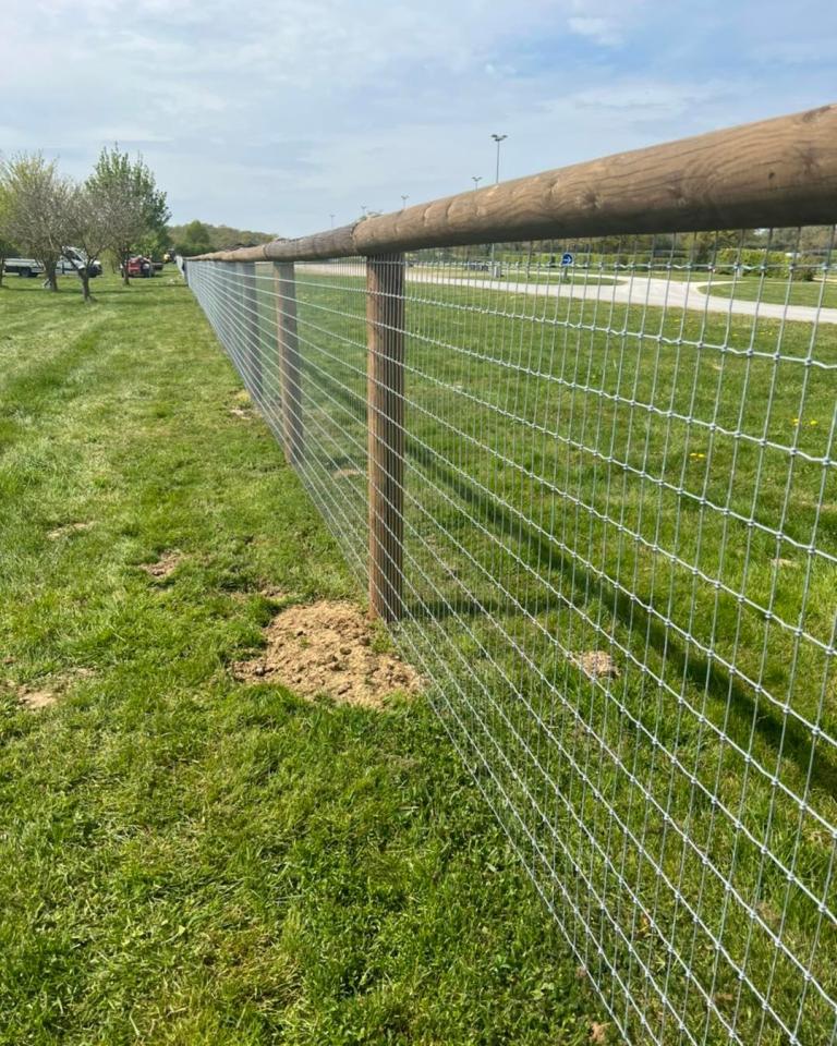 Fourniture et pose de 250 ml de clôtures avec grillage renforcé sur le secteur de Lignières (18)